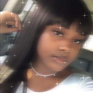 Meet your Posher, Amira